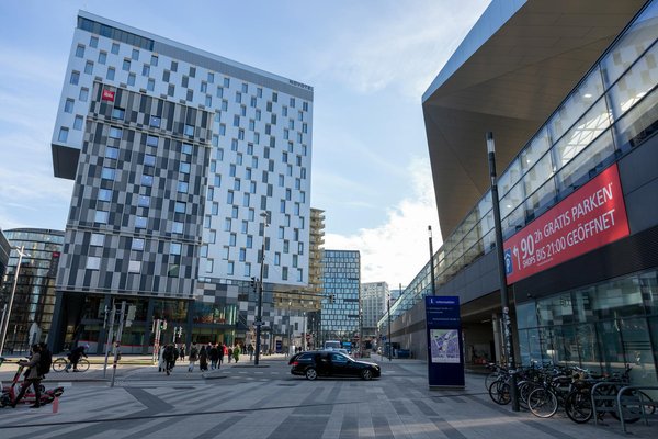 Quelles sont les compétences clés pour réussir en tant que spécialiste en gestion de la qualité pour les produits de consommation?